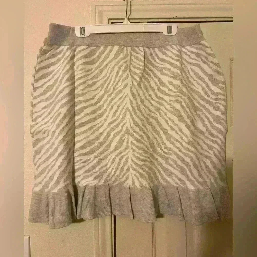 Dolan Anthropologie ruffled knit mini skirt, high waisted, ruffled trim.